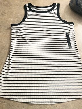 Torrid NWT Stretchy Black & White Striped Ribbed Tank Top - Plus Size 1X - Soft